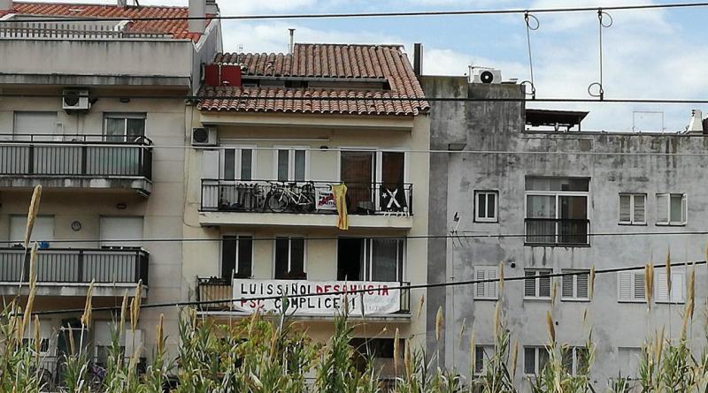 Una familia de Molins de Rei resiste para quedarse en su casa