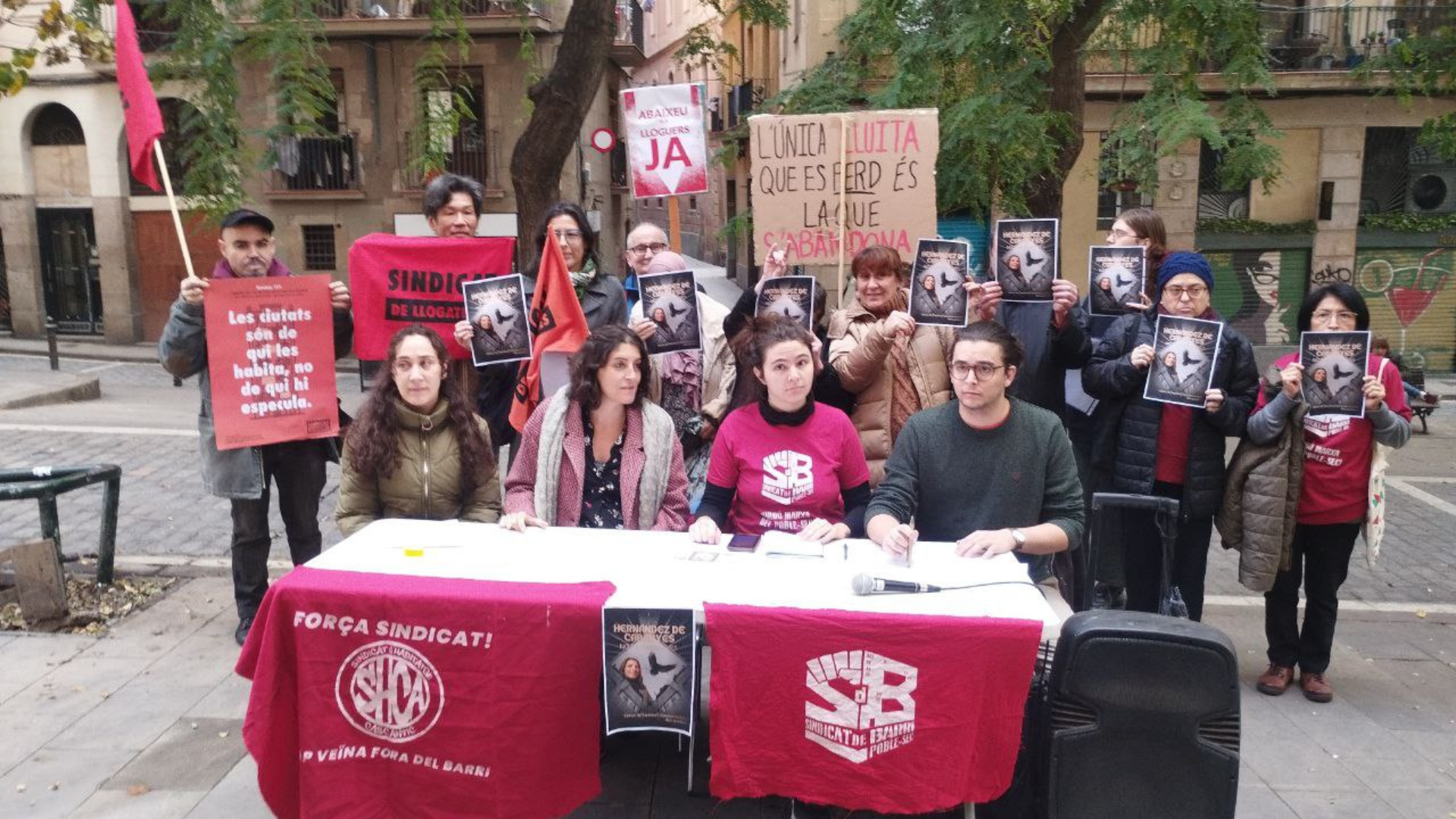Vecinas de Tapioles y Cortines se unen contra los intentos de Second House de expulsarlas de casa