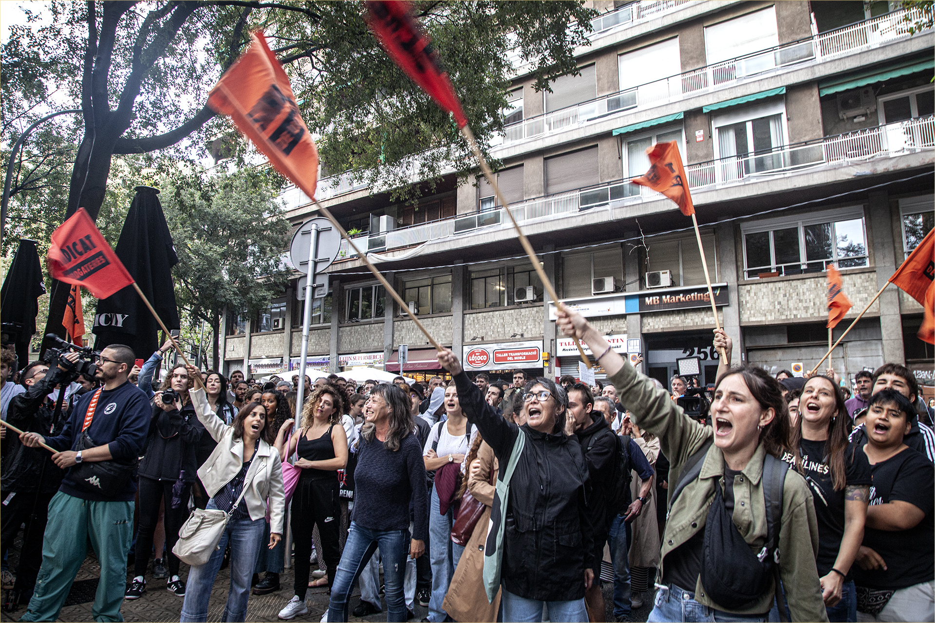 Comunicado: Indignación contra la traición de Junts tras bloquear la regulación de los alquileres de temporada y habitaciones [CAT]