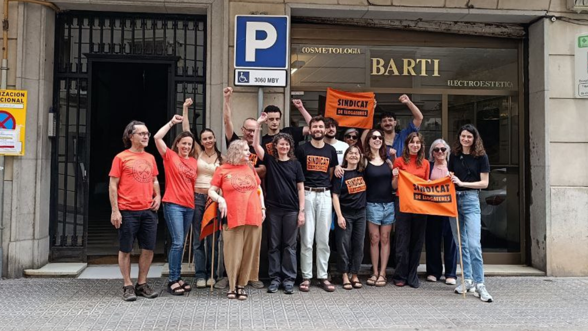 Vecinas de 6 bloques de Barcelona se unen contra la socimi Vandor para evitar ser expulsadas y que los pisos se conviertan en colivings