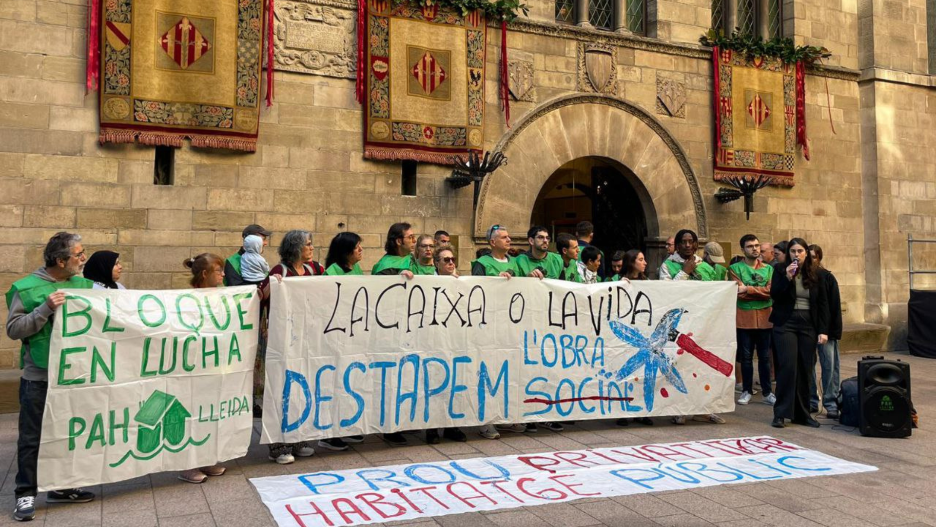 El Ayuntamiento de Lleida aprueba la moción contra la especulación de La Caixa con vivienda protegida
