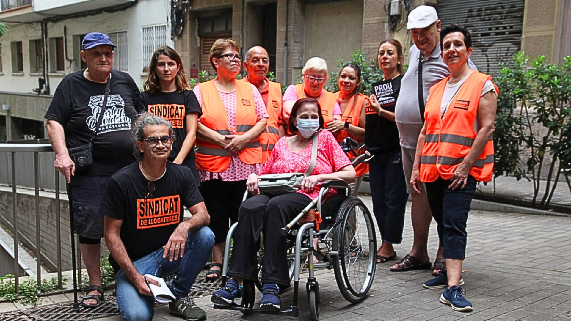 Inquilinas de la calle Concòrdia 41 se alzan en lucha frente a las expulsiones del fondo de inversión Urbe Enginova