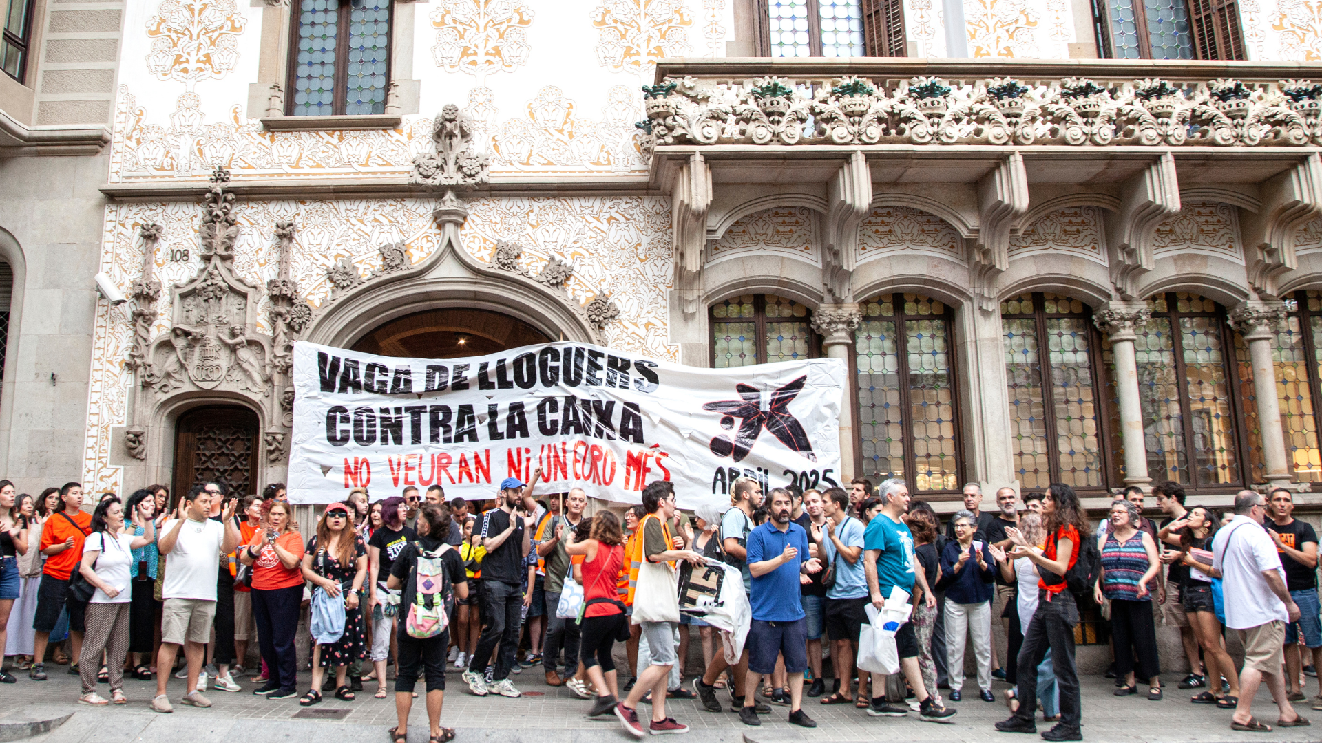 Primera victoria de la huelga de alquileres contra La Caixa: 170 familias de Banyoles, Lleida y Mollet podrán quedarse en casa