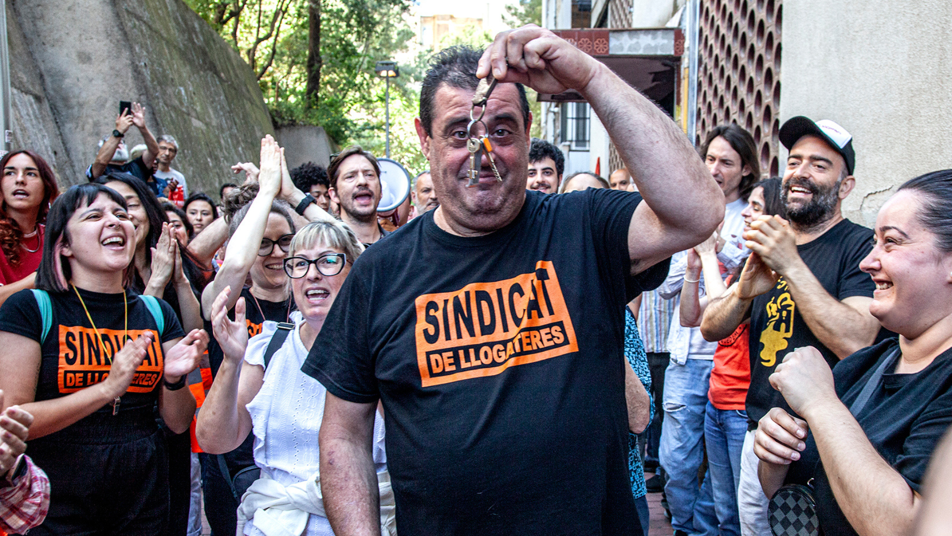 El Sindicat de Llogateres y Sostre Cívic abren nuevas vías de cooperativismo y garantizan que Juanjo pueda quedarse en casa