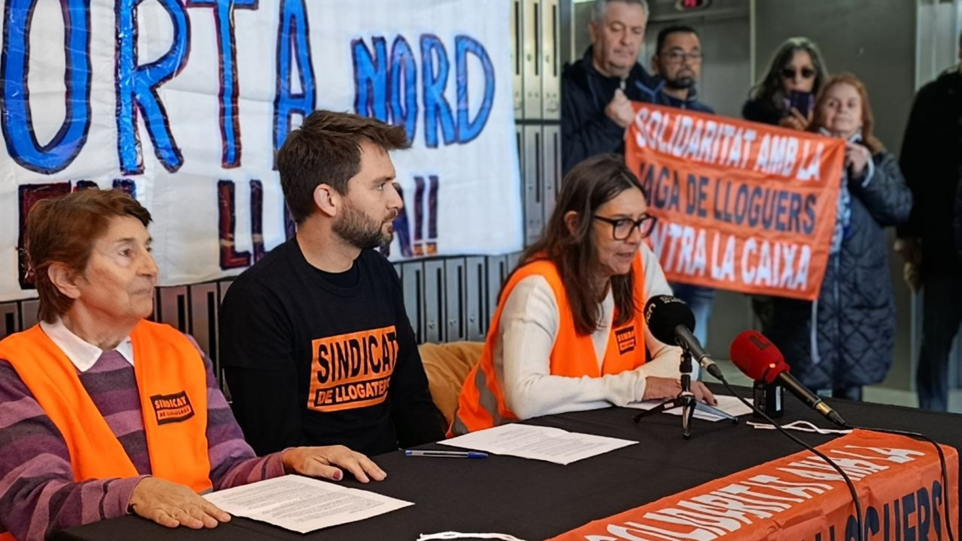 Los inquilinos deciden continuar y ampliar la huelga de alquileres contra la Fundación La Caixa