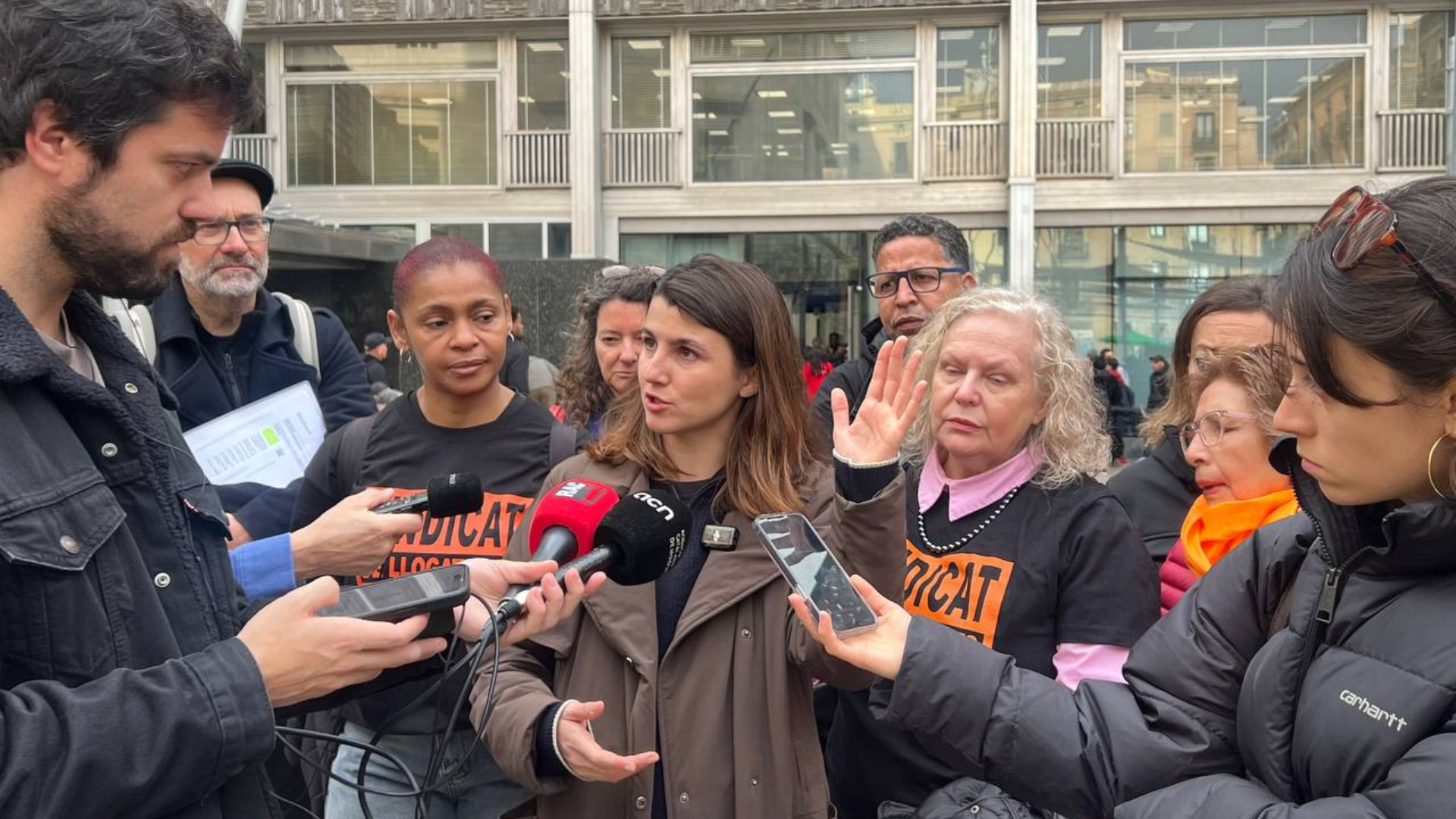 Instància perquè l’Ajuntament apliqui el 30% a 17 colivings il·legals de Vandor que expulsen veïnes de casa seva