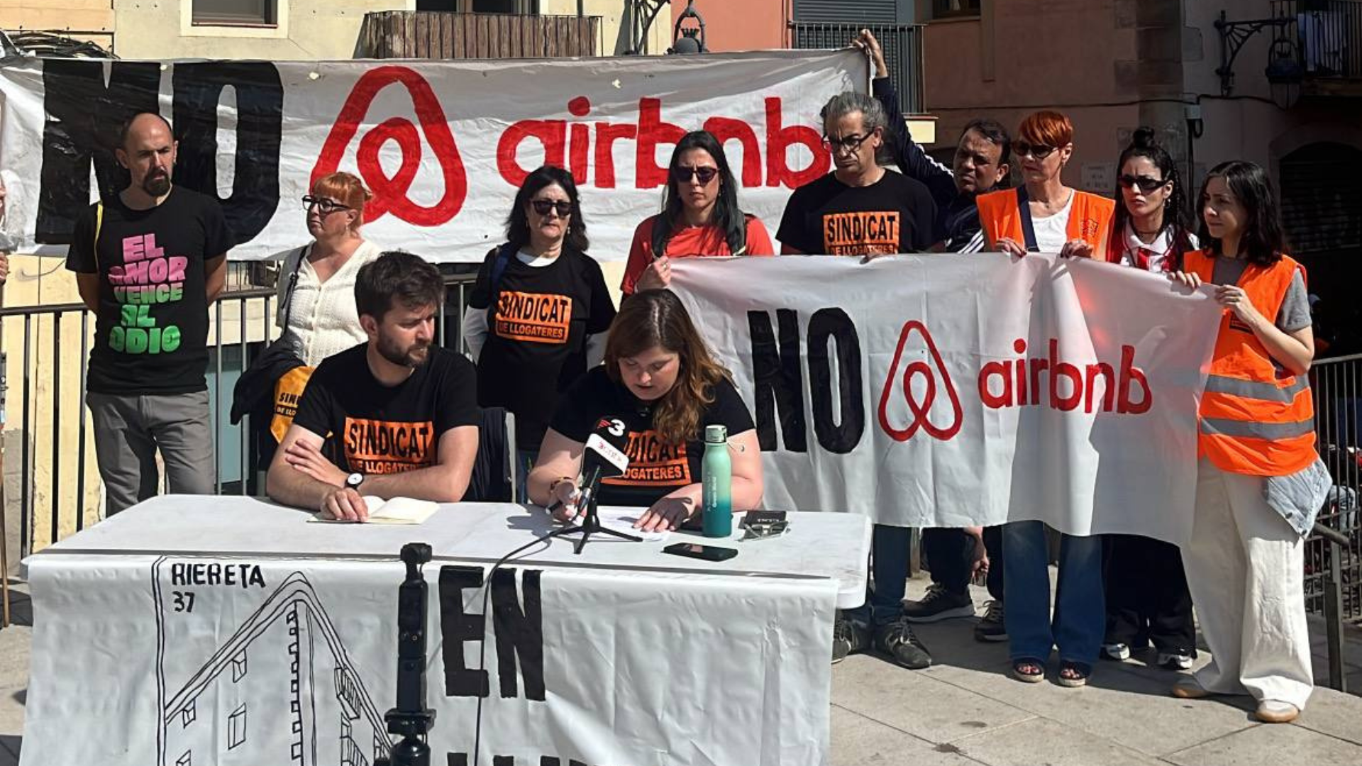 Una treintena de familias de Vivenio piden la prórroga de los alquileres para evitar la expulsión y el fraude en el alquiler de temporada